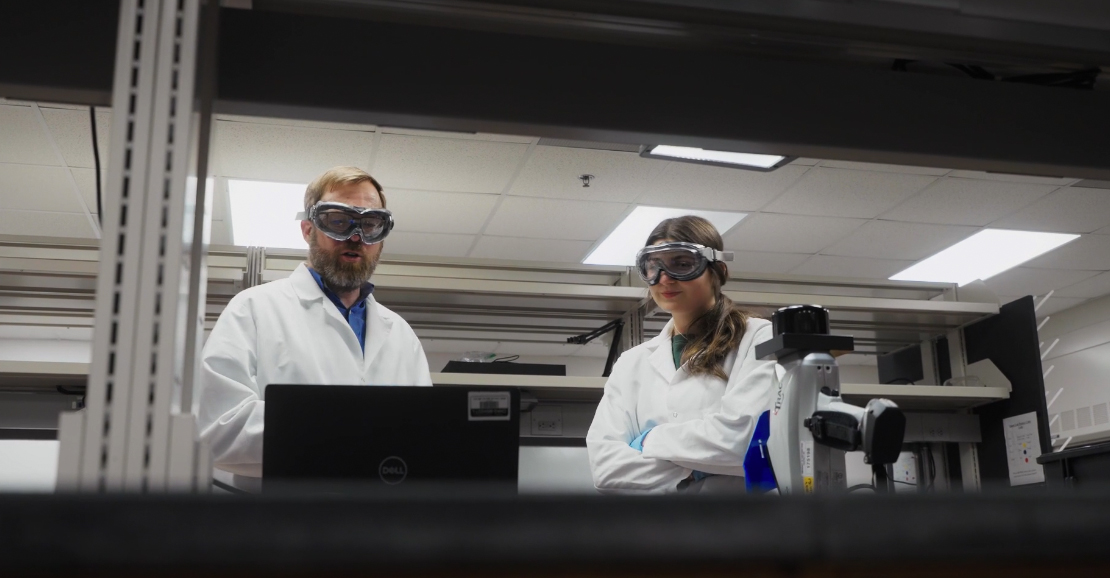 UNI professor and student in the department of chemistry & biochemistry